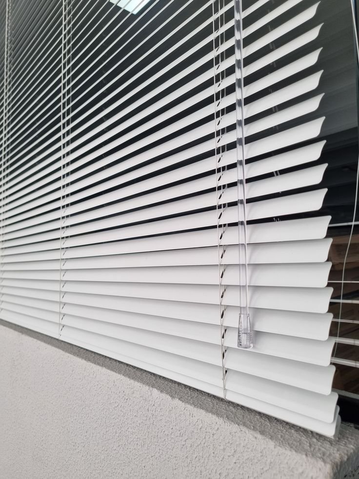 ستائر معدنية صورة 2 - صن رول ستاير وكنب ومجالس عربية 